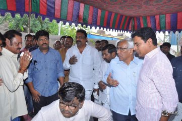 Celebs Pay Condolences to C Narayana Reddy
